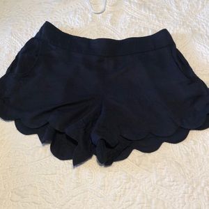 Lilly Pulitzer pull on scalloped shorts